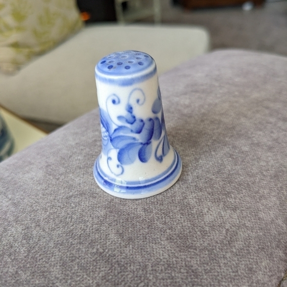 Blue Floral Thimble Extra Tall Ceramic from Russia Vintage Blue White - Picture 3 of 3